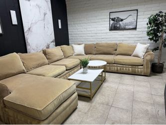Sectional couch for sale ! We offer delivery