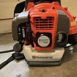 **LIKE NEW** HUSQVARNA 350BT Gas Backpack Leaf Blower