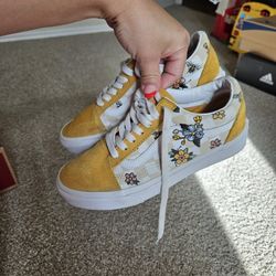 Womans Vans Size 7