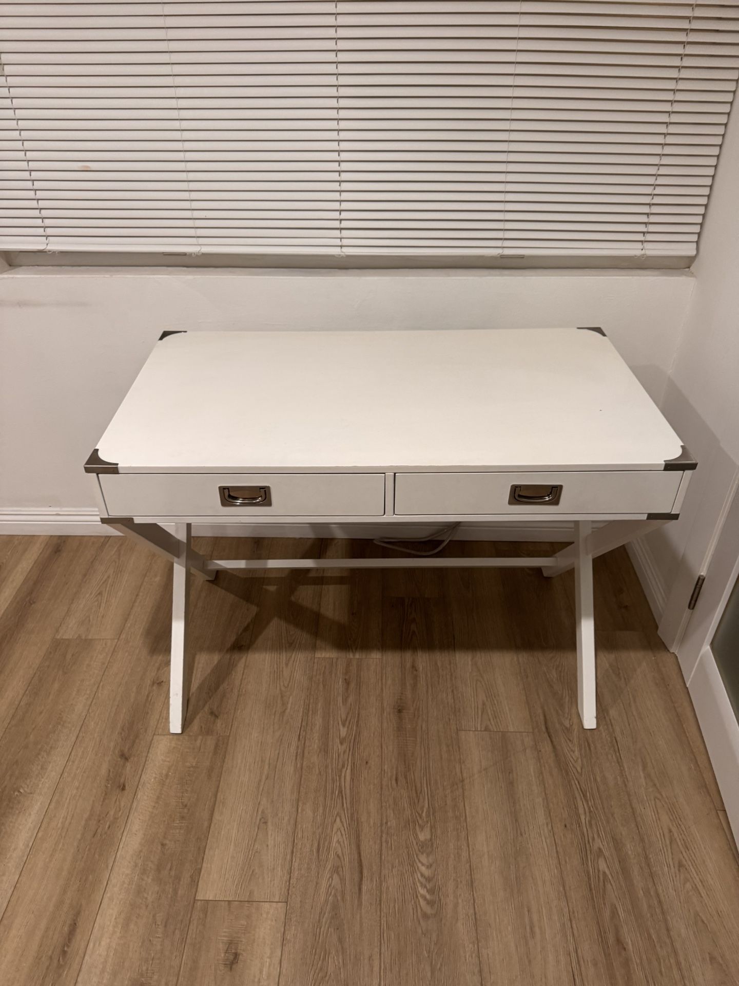 White Modern Desk with Drawers – Metal Accents