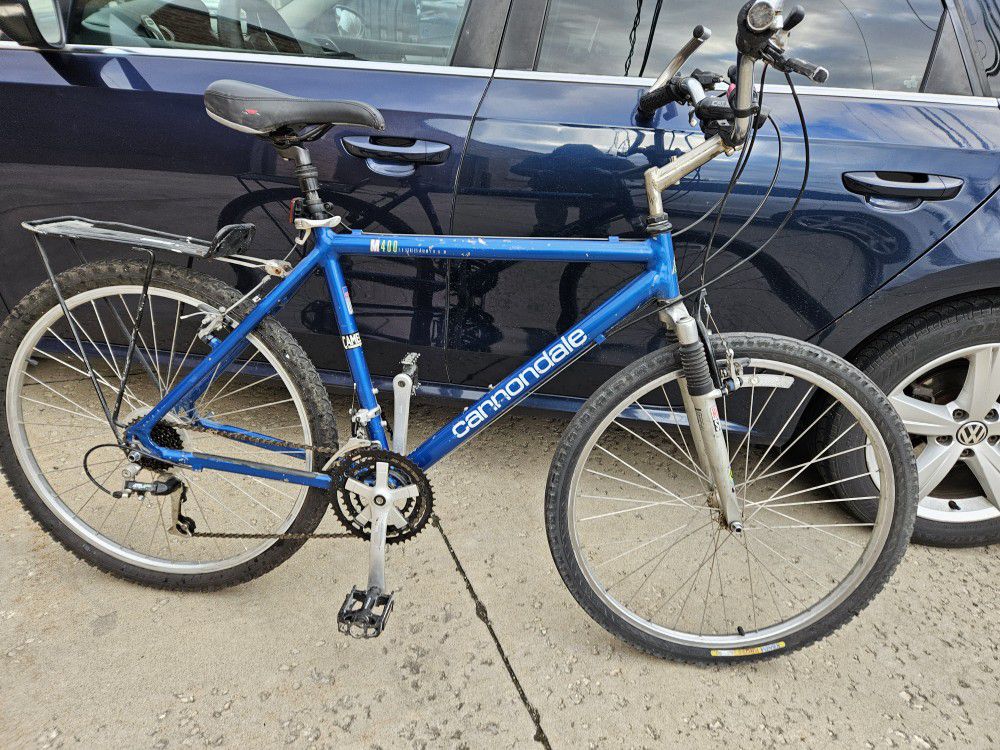 Bike Cannondale  26 inch tires 20 inch frame.light quality bike 