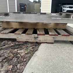 Free Wooden Pallets- 2 Large / 1 Small