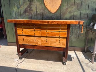 Beautiful Craftsman’s Workbench
