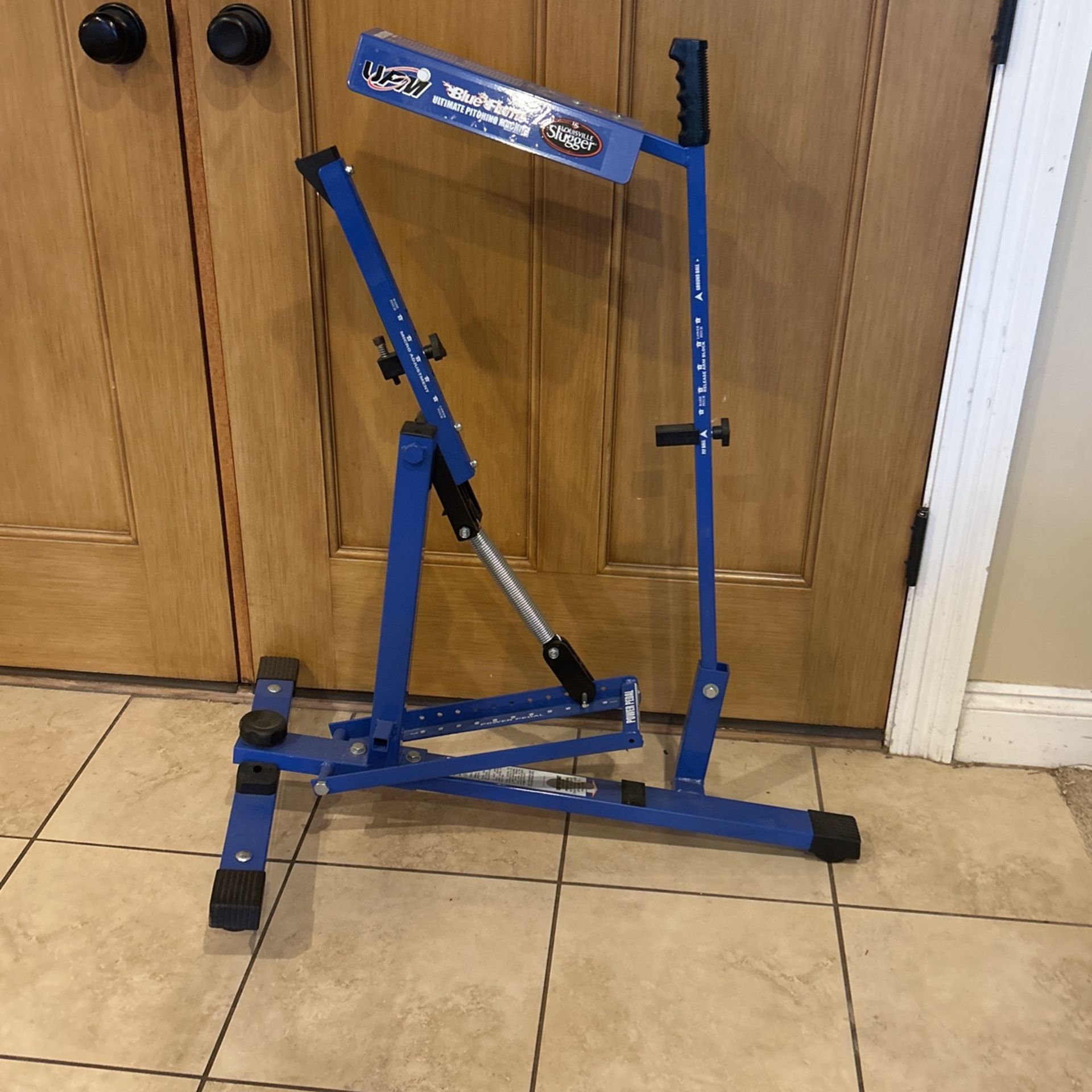 Louisville Slugger Pitching Machine For 8U
