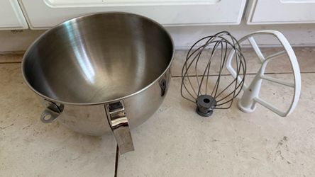 KitchenAid Polished Stainless Steel 5QT Mixing Bowl With Handle, Flat Beater And Wire Whip Great Shape, No Ding, No Dent, No Issue Pickup in Irvine/Tu