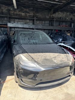 Tesla model Y lien sale