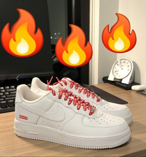 Nike Supreme Mens 8.5 / 9.5 / New