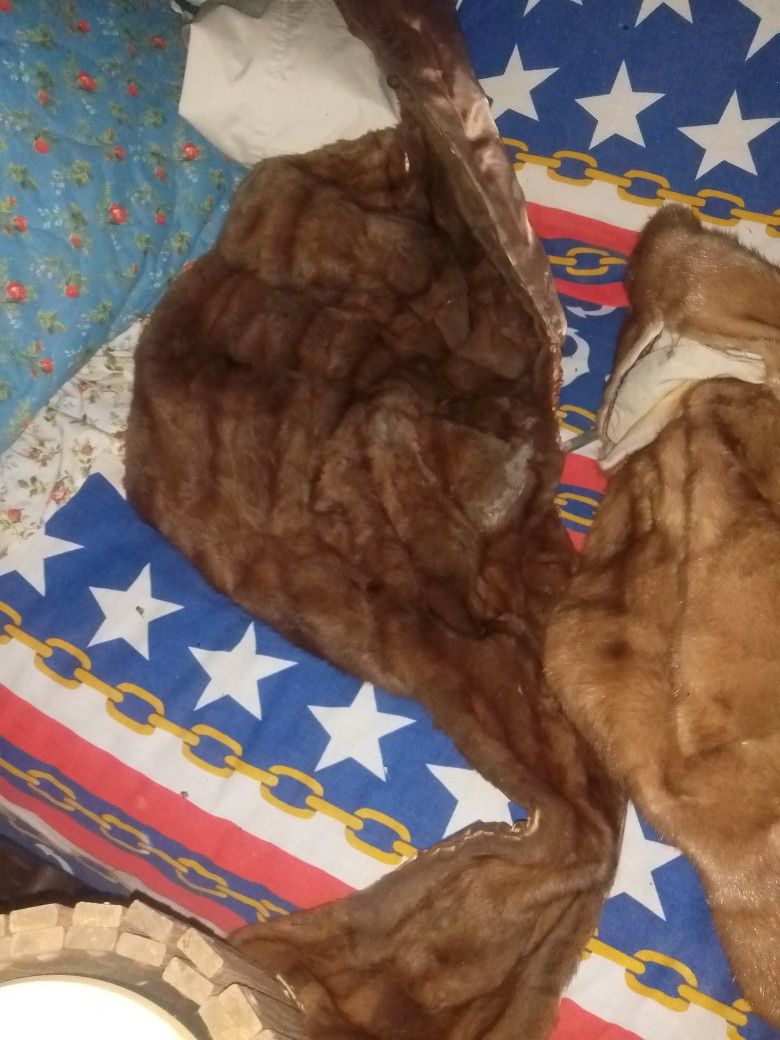 Fir Mink Boa, Shoulder Wrap , Some Reparable Small Tears Or Use To Make Sumthing Else Like Hat, Boots Moccasin