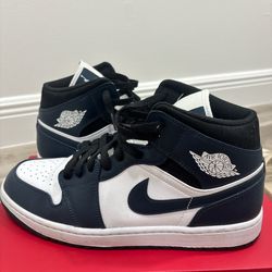 Navy Jordan 1 Retro Midnight Navy 