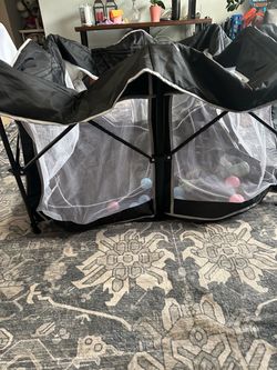Foldable playpen