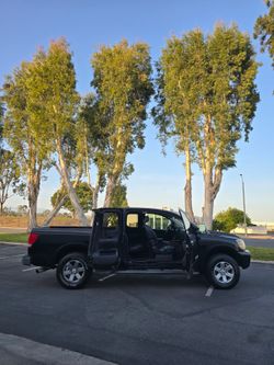 WORK TRUCK ,WORK TRUCK 
2009 Nissan titan
Runs very good
Automatic 
Motor V8
scratches here and there ,but is a WORK TRUCK 
Current tags
smog done
CLE
