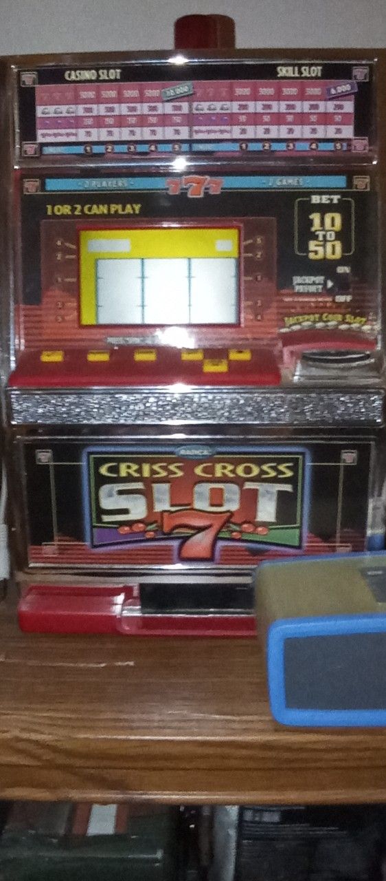 Radica Criss Cross Slot 7's Casino Slot Machine Toy Coin Bank