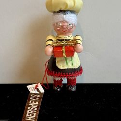 Hersheys Ornament Mrs Santa Holding A Present 1999 with Tag