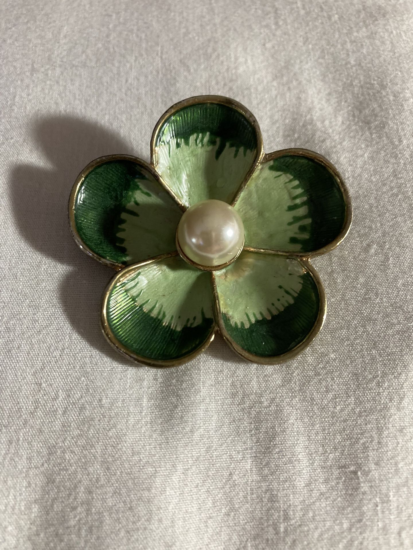 Oyster Pattern Small Brooch