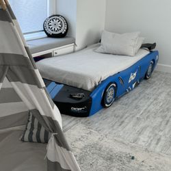 Twin size Race Car Bed ( Do Not Including Mattress)