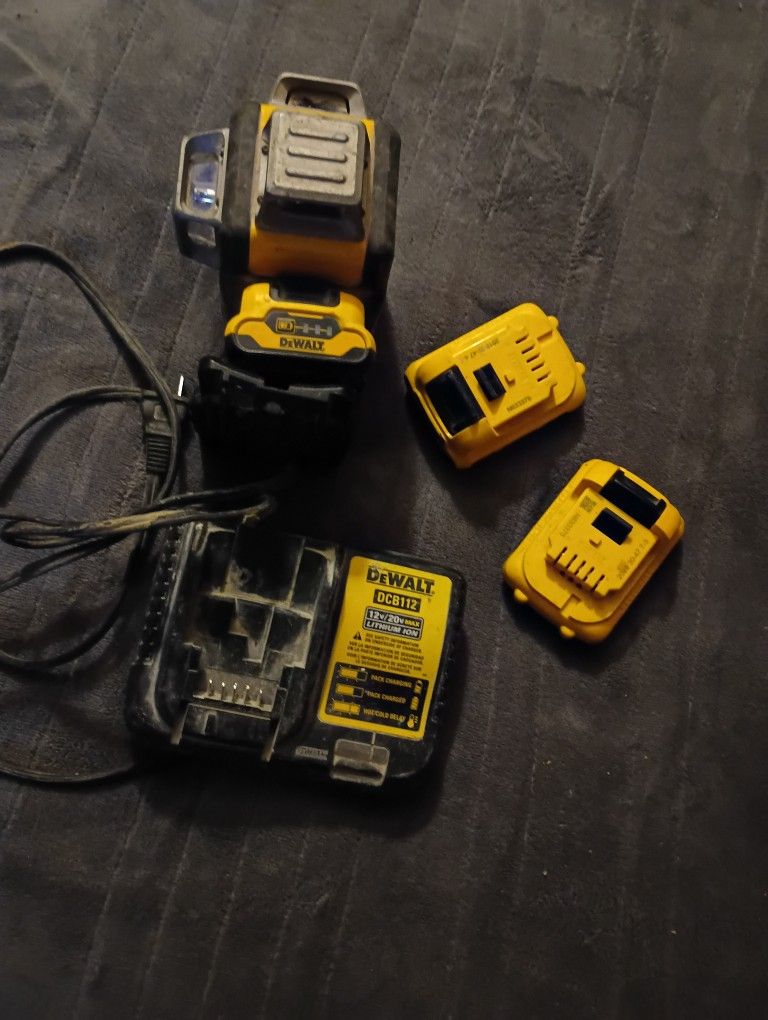 DeWalt Green BeamSelf-leveling Cross Line Laser