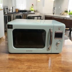 Like New-Nice Classic Retro Modern Style Microwave 