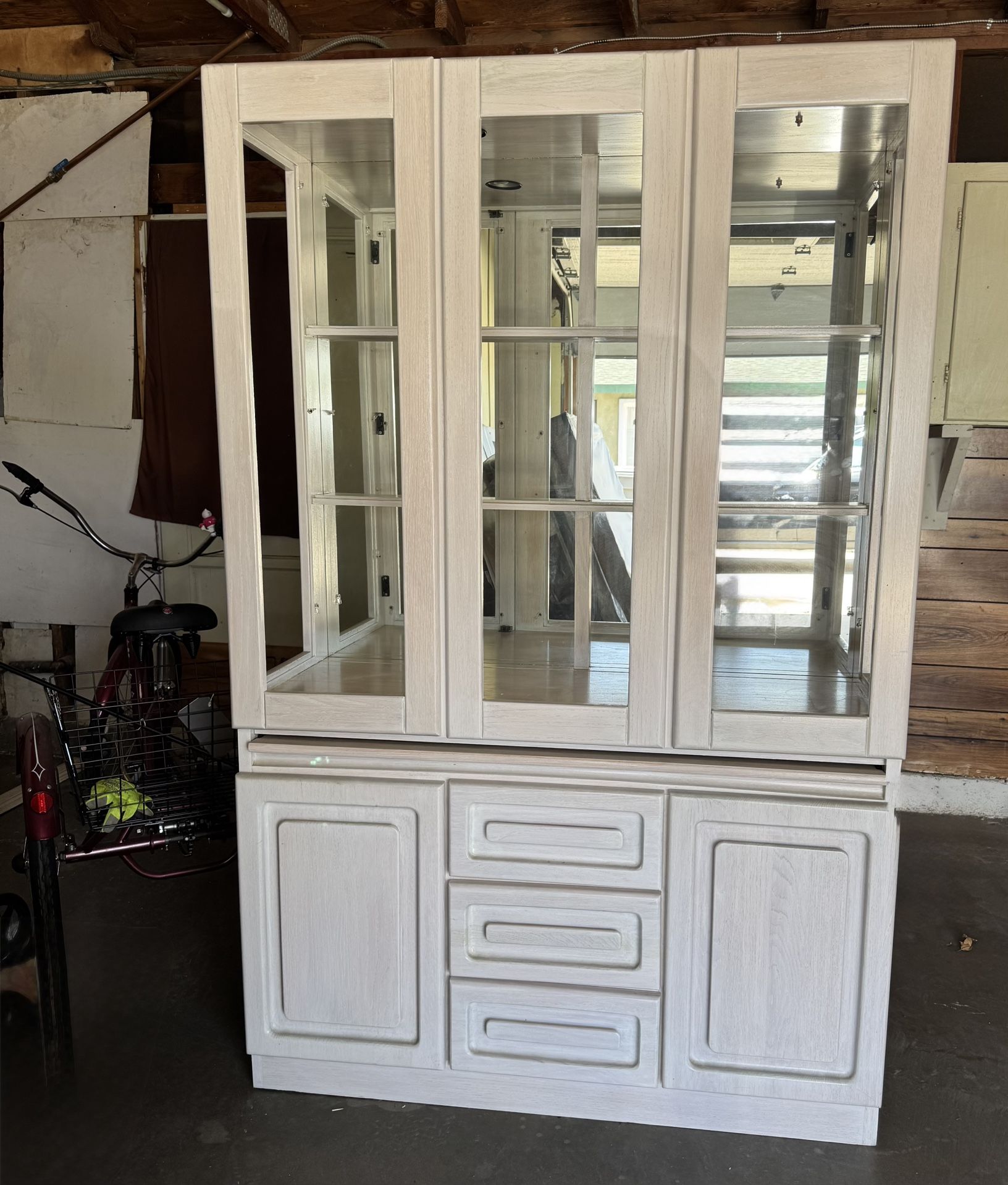 Dinning Buffet And Hutch