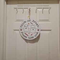 Wooden Hloween Sign New $5