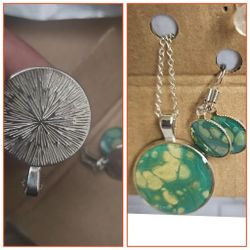 Silver tone round pendant 1.25" Blue White swirl 