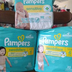 Dos Bolsas De Pamper Y Una De Wipes Por $24