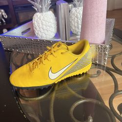 Nike Sport Shoes For Boy Size 6y