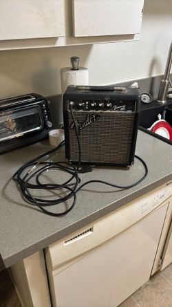 Small fender amp + chord