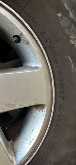 4 Tires LT285 / 70R17 + RIMS