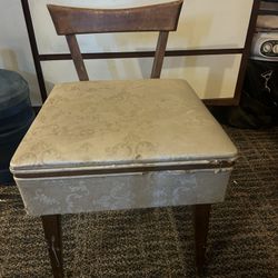 Small Vintage Chair- trunk (25”h / 17”w)