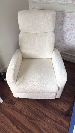 Beautiful Cream Recliner Chair – Manual