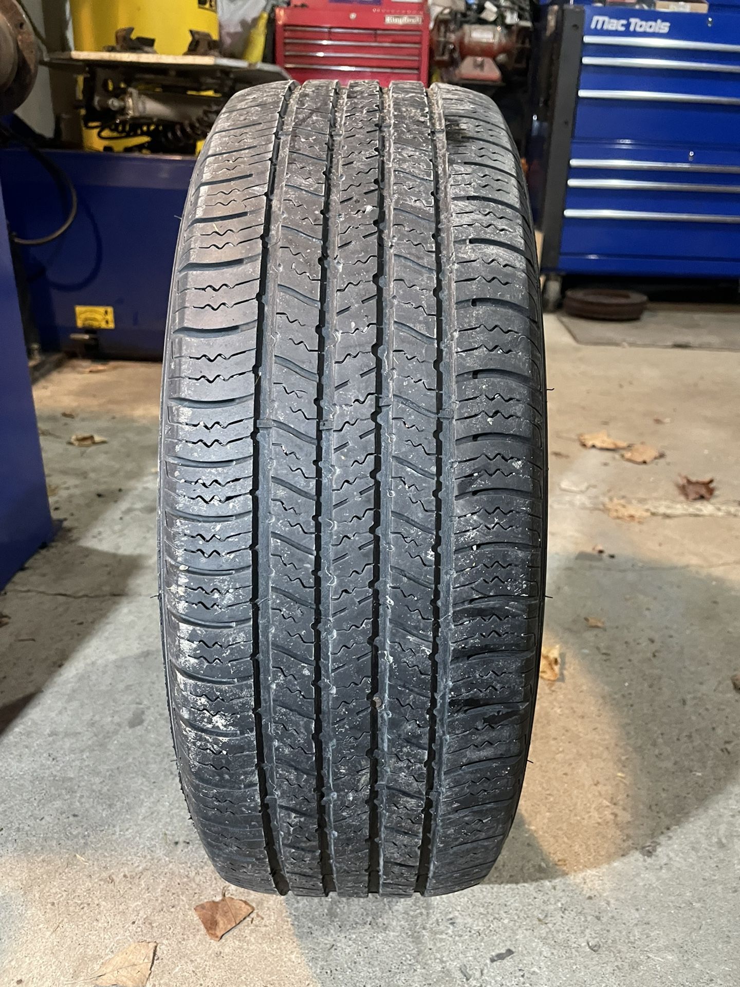 One - 195/60/15 Goodyear Viva 3 All-Season Tire