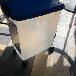 Pet Food Container 