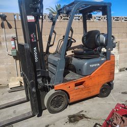Toyota 3000 pound forklift