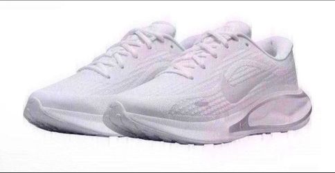 Nike White Low-Top Running Sneakers 9.5