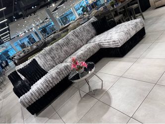 Beautiful “L” Shape Sectional 🖤🩶