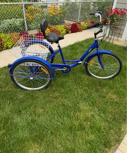FOLDABLE 7 SPEED TRICYCLE IN GOOD CONDITION. $150.00 OR BEST OFFER.