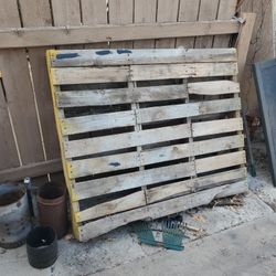 FREE WOOD PALLET