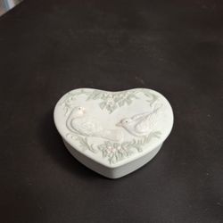 Fine Bisque Porcelain Heart Shaped Trinket Box White With Turtle Doves Florals From Crowning Touch Collection Made In Japan 4" X 4.5" X 1.75"
