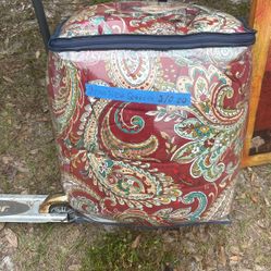 Antique style queen comforter