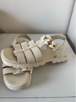 GUESS Women’s White Leather 8.5