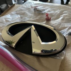 Q50 2018+ Chrome Emblem