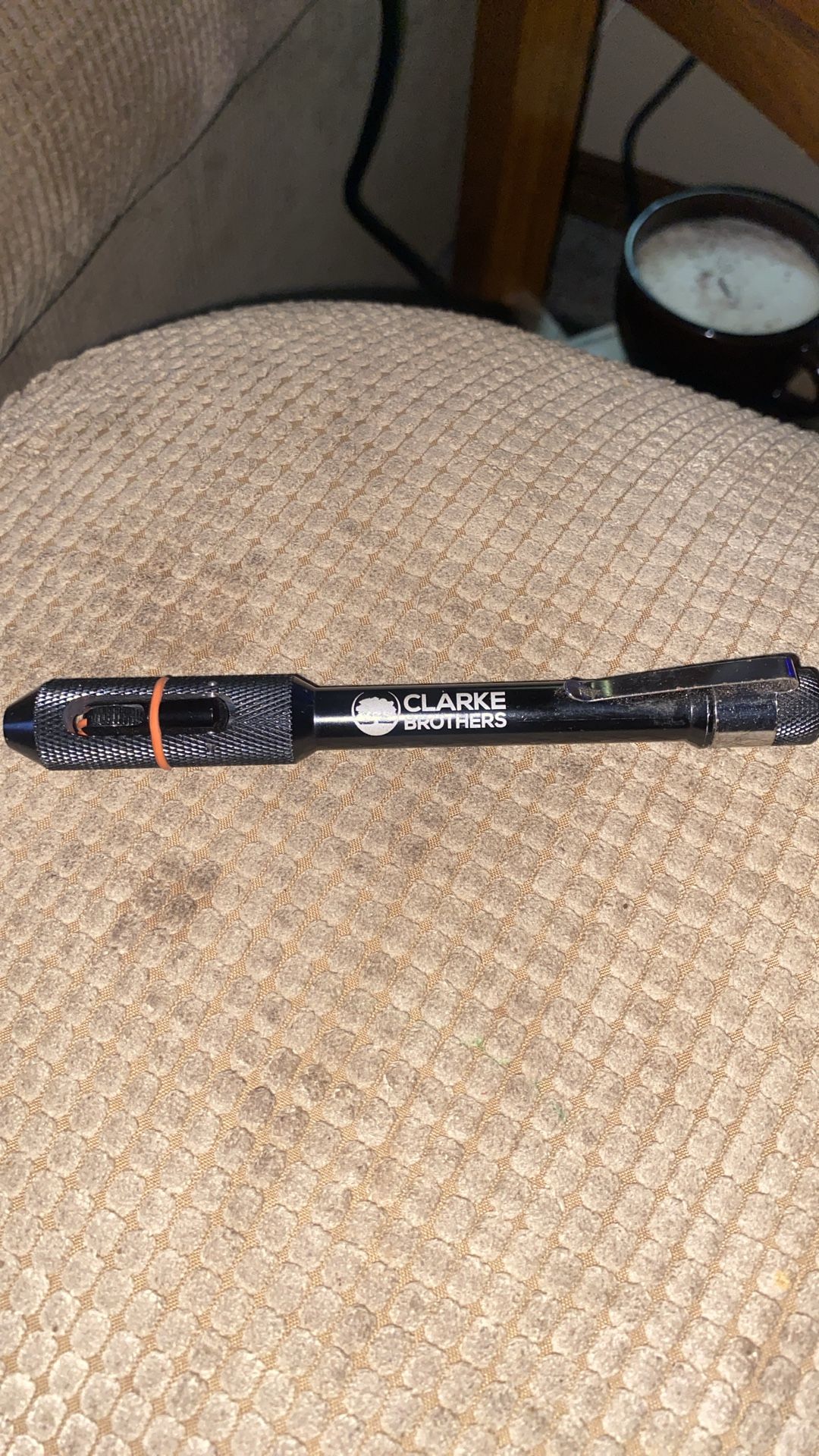 Tig welder pen feeder