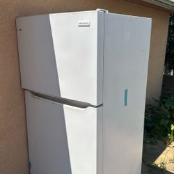 Frigidaire Refrigerator 