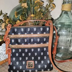FIRM IN MERCED‼️ EXCELLENT CONDITION DOONEY & BOURKE SF GIANTS CROSSBODY 
