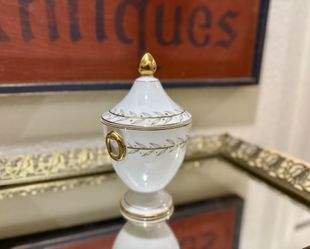 Charming Vintage Lefton Porcelain Vessel/Sugar Bowl With Lid