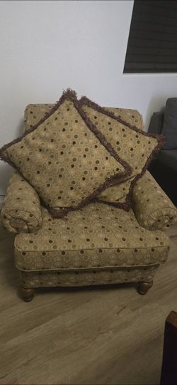 Confortable  Stationary Chair
