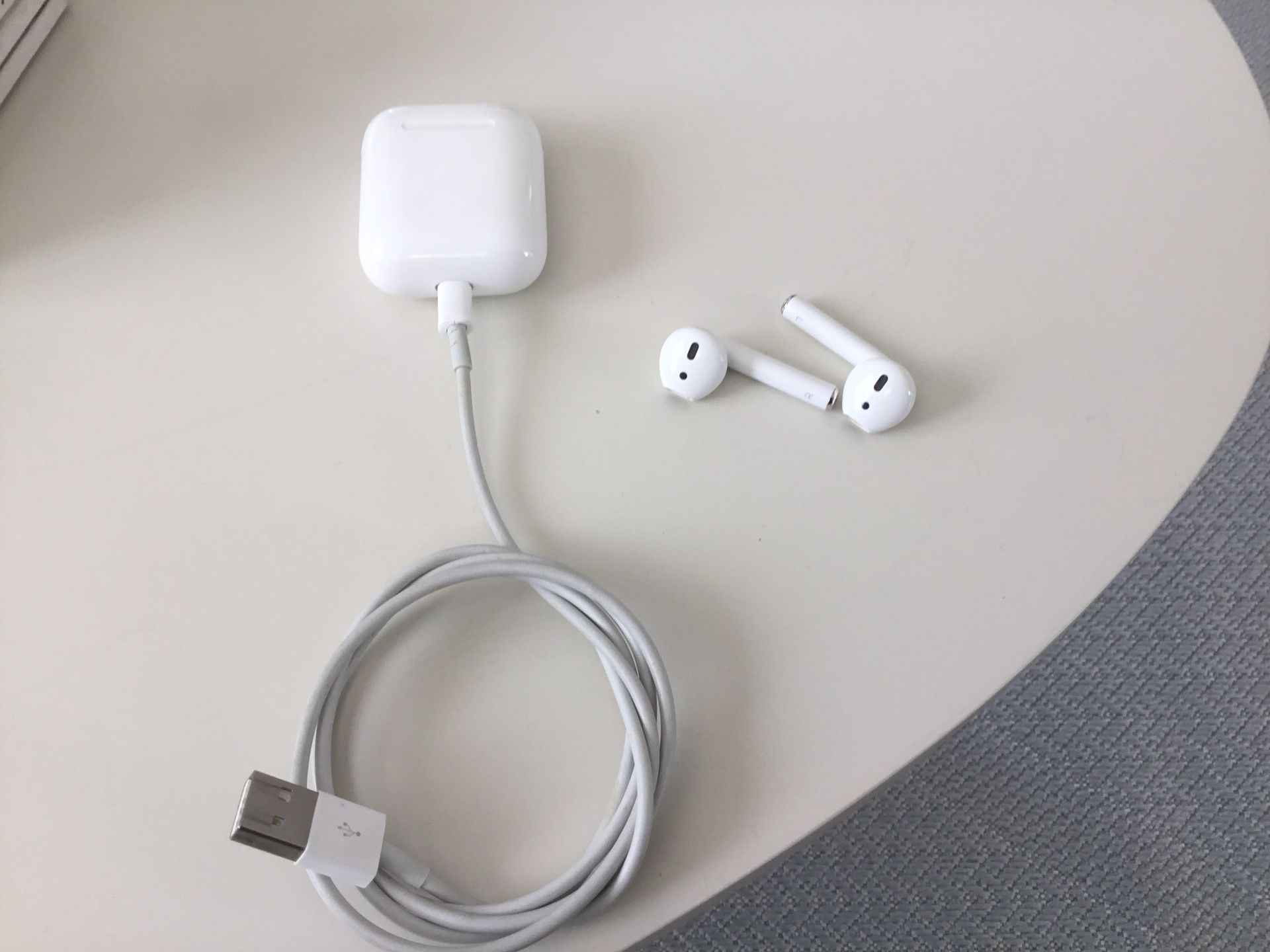APPLE EAR PODS