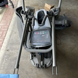 OCTANE FITNESS ELLIPTICAL CROSS TRAINER
