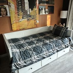 Hemnes Daybed frame with 3 drawers, white, Twin size.