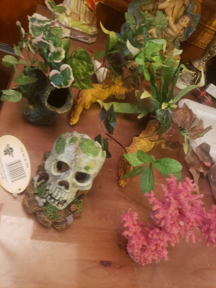 5 Aquarium Ornaments / Never Used